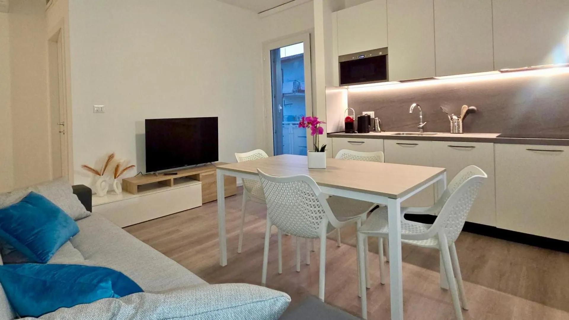 Gigi House - Appartamento Piazza Mazzini - 200M Dal Mare Con Posto Spiaggia Lido di Jesolo 0*,  İtalya